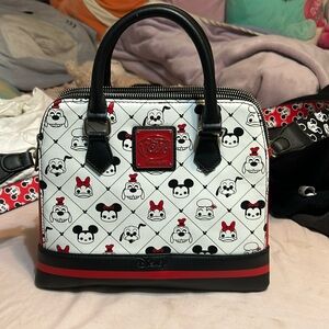Pop Loungeflyy AOP Disney crossbody